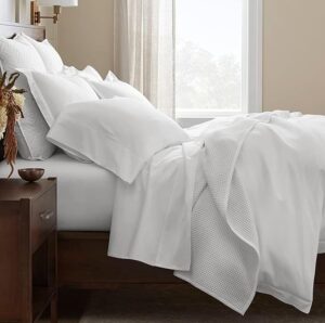 BOLL & BRANCH Signature Hemmed Sheet Set - No Flat Sheet - 1 Fitted Sheet, White, Queen - 2 Pillowcases, White, Standard - 100% Organic Luxury Cotton - 3PCS